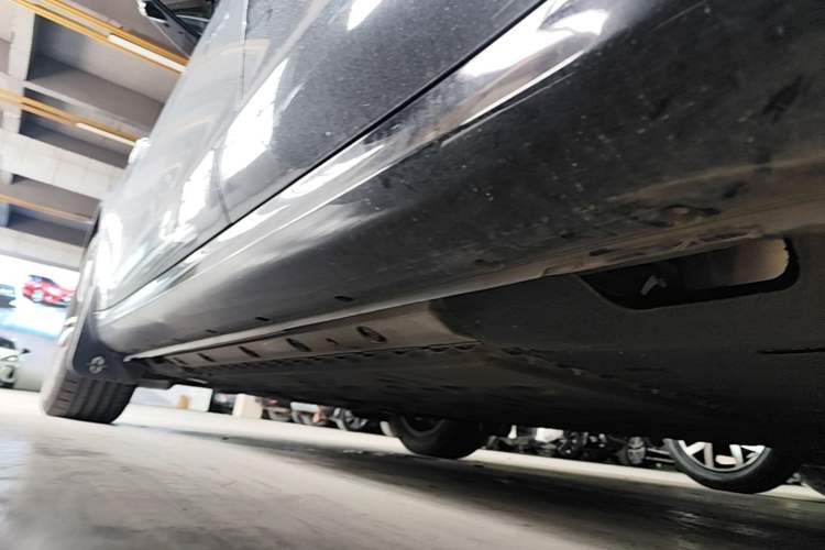 Used Hima AITO M5 2024 Extended-Range Max Rear-Wheel Drive Advanced Intelligent Driving Version Left Side Sill