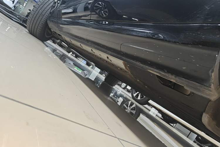 Used Hima AITO M5 2024 Extended-Range Max Rear-Wheel Drive Advanced Intelligent Driving Version Left Side Sill