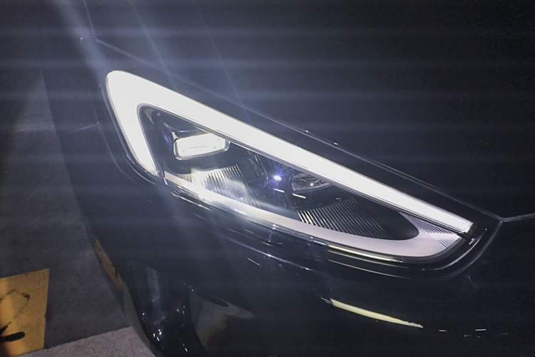 Used Hima AITO M5 2024 Extended-Range Max Rear-Wheel Drive Advanced Intelligent Driving Version Right Front Headlight