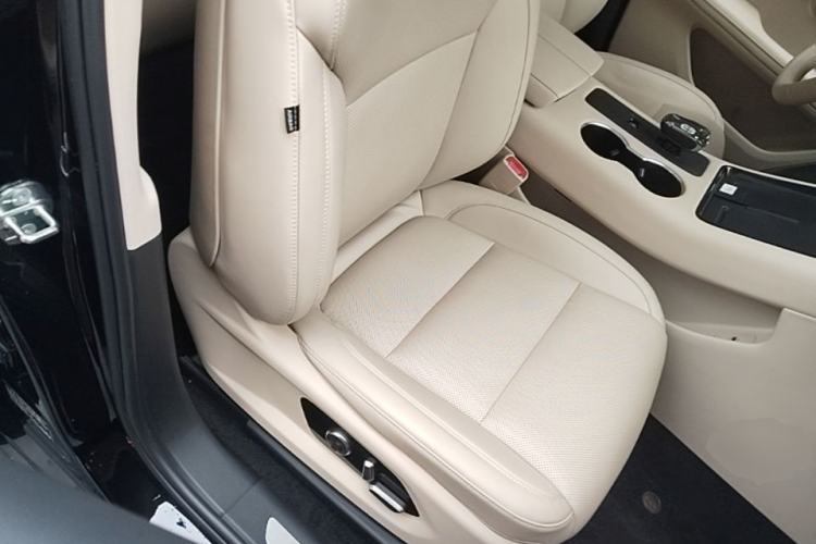Used Hima AITO M5 2024 Extended-Range Max Rear-Wheel Drive Advanced Intelligent Driving Version Right Front Seat