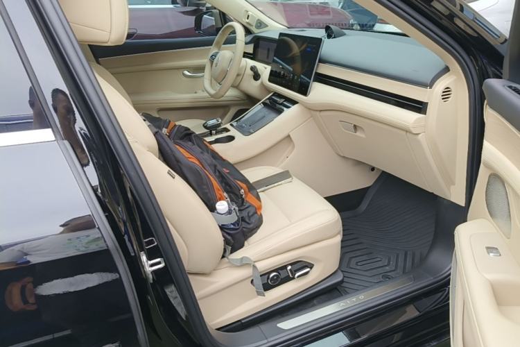 Used Hima AITO M5 2024 Extended-Range Max Rear-Wheel Drive Advanced Intelligent Driving Version Right Front Seat