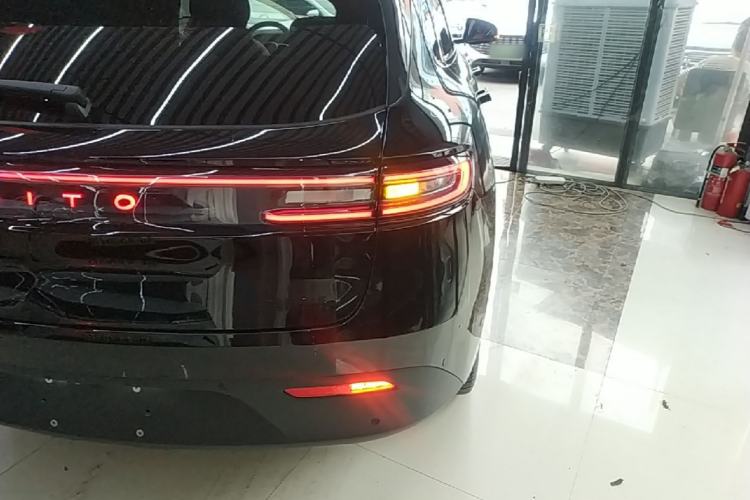 Used Hima AITO M5 2024 Extended-Range Max RS Four-Wheel Drive Advanced Intelligent Driving Version Right Rear Taillight