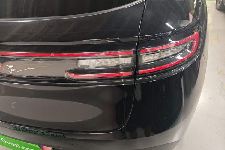 Used Hima AITO M5 2024 Extended-Range Max RS Four-Wheel Drive Advanced Intelligent Driving Version Right Rear Taillight