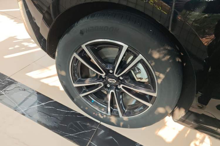 Used Hima AITO M5 2024 Extended-Range Max Rear-Wheel Drive Advanced Intelligent Driving Version Right Rear Wheel Hub