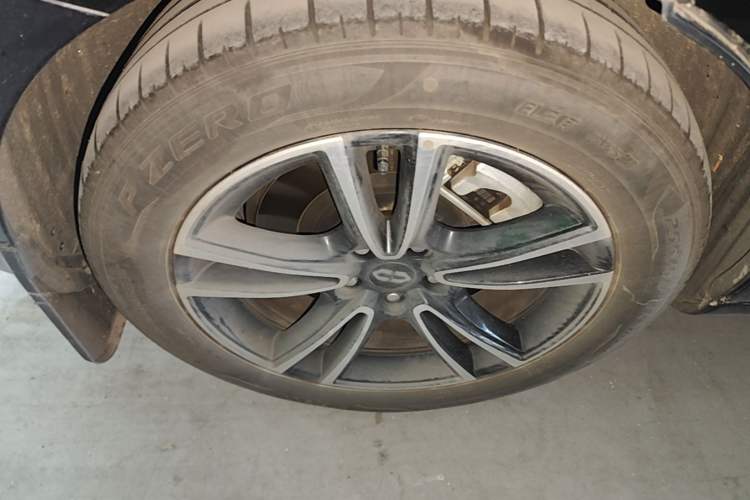 Used Hima AITO M5 2024 Extended-Range Max Rear-Wheel Drive Advanced Intelligent Driving Version Right Rear Wheel Hub