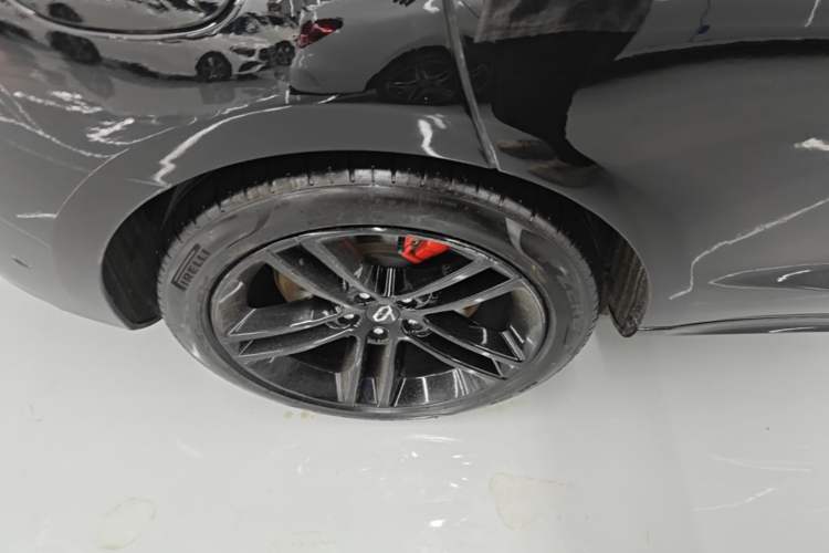 Used Hima AITO M5 2024 Extended-Range Max RS Four-Wheel Drive Advanced Intelligent Driving Version Right Rear Wheel Hub