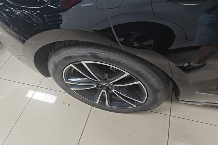 Used Hima AITO M5 2024 Extended-Range Max Rear-Wheel Drive Advanced Intelligent Driving Version Right Rear Wheel Hub