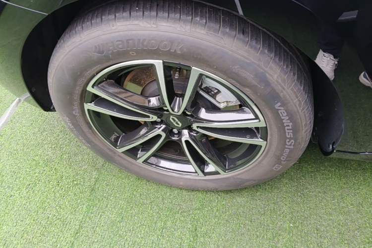 Used Hima AITO M5 2024 Extended-Range Max Rear-Wheel Drive Advanced Intelligent Driving Version Right Rear Wheel Hub