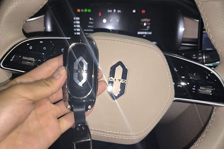 Used Hima AITO M5 2024 Extended-Range Max Rear-Wheel Drive Advanced Intelligent Driving Version Vehicle Key