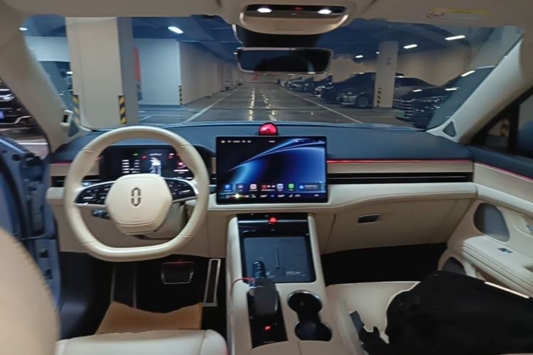 Used Hima AITO M5 2024 Extended-Range Max Rear-Wheel Drive Advanced Intelligent Driving Version Center Console