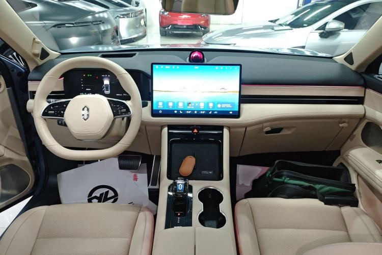 Used Hima AITO M5 2024 Extended-Range Max Rear-Wheel Drive Advanced Intelligent Driving Version Center Console