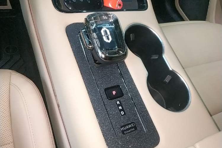 Used Hima AITO M5 2024 Extended-Range Max Rear-Wheel Drive Advanced Intelligent Driving Version Gear Lever