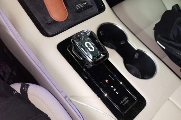 Used Hima AITO M5 2024 Extended-Range Max Rear-Wheel Drive Advanced Intelligent Driving Version Gear Lever