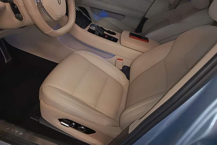 Used Hima AITO M5 2024 Extended-Range Max Rear-Wheel Drive Advanced Intelligent Driving Version Left Front Seat
