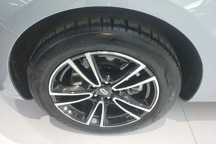 Used Hima AITO M5 2024 Extended-Range Max Rear-Wheel Drive Advanced Intelligent Driving Version Left Front Wheel Hub