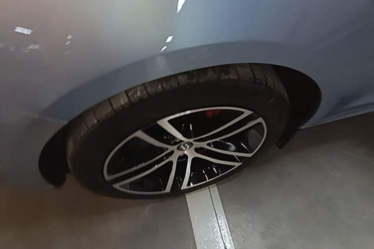 Used Hima AITO M5 2024 Extended-Range Max Rear-Wheel Drive Advanced Intelligent Driving Version Left Front Wheel Hub