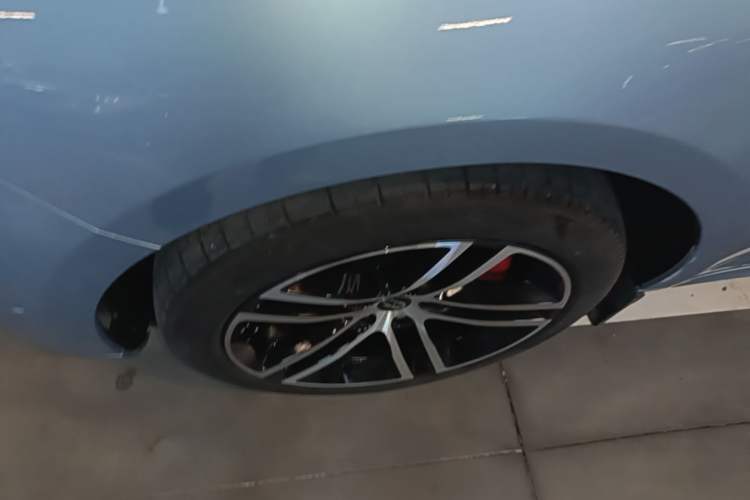 Used Hima AITO M5 2024 Extended-Range Max Rear-Wheel Drive Advanced Intelligent Driving Version Left Front Wheel Hub