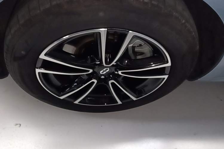 Used Hima AITO M5 2024 Extended-Range Max Rear-Wheel Drive Advanced Intelligent Driving Version Left Front Wheel Hub