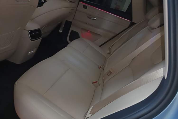 Used Hima AITO M5 2024 Extended-Range Max Rear-Wheel Drive Advanced Intelligent Driving Version Left Rear Seat