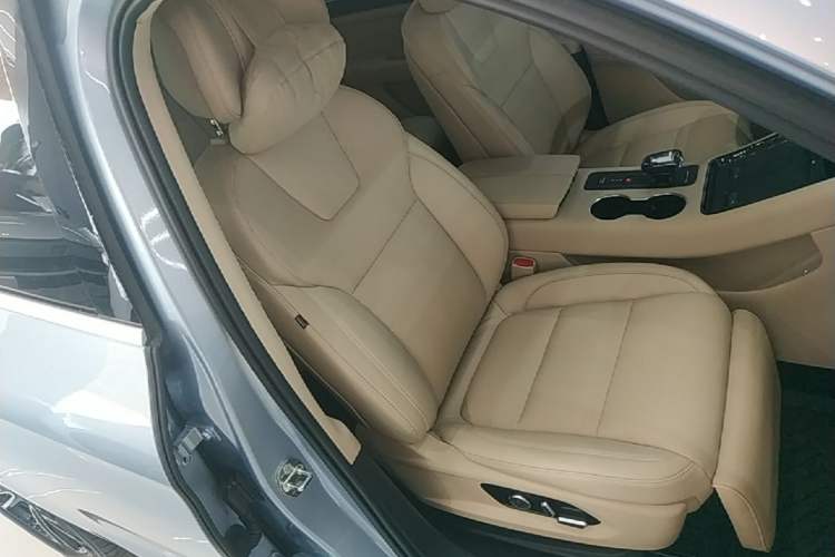 Used Hima AITO M5 2024 Extended-Range Max Rear-Wheel Drive Advanced Intelligent Driving Version Right Front Seat
