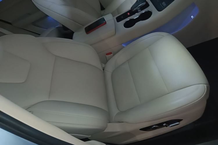 Used Hima AITO M5 2024 Extended-Range Max Rear-Wheel Drive Advanced Intelligent Driving Version Right Front Seat