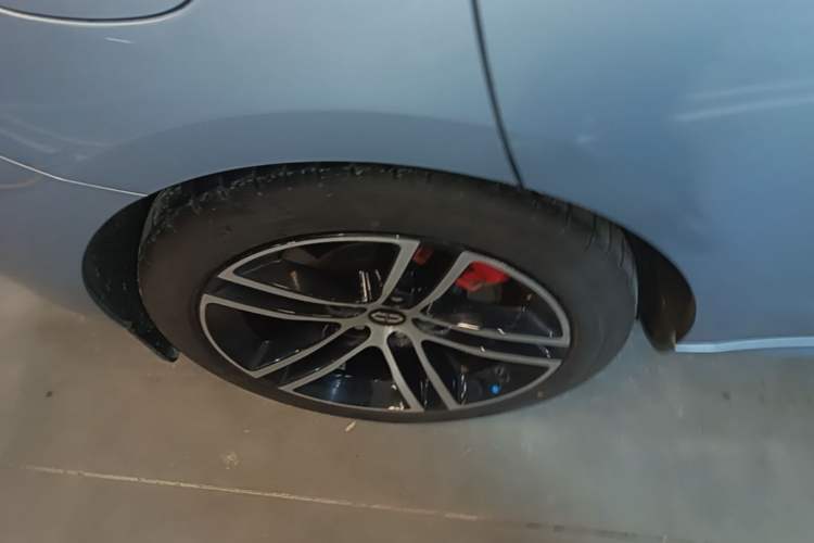 Used Hima AITO M5 2024 Extended-Range Max Rear-Wheel Drive Advanced Intelligent Driving Version Right Rear Wheel Hub