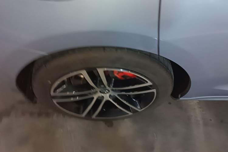 Used Hima AITO M5 2024 Extended-Range Max Rear-Wheel Drive Advanced Intelligent Driving Version Right Rear Wheel Hub