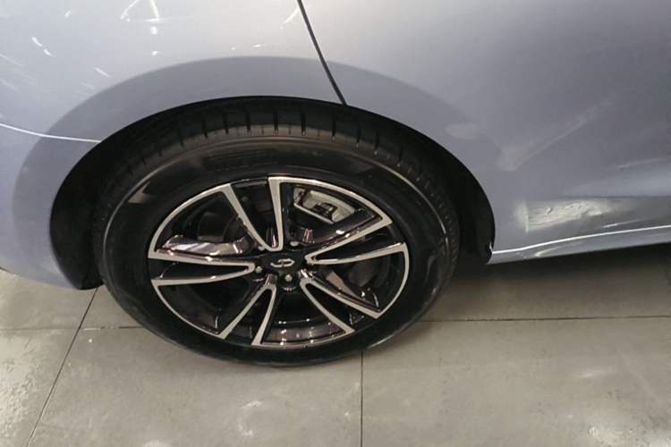 Used Hima AITO M5 2024 All-Electric Max Rear-Drive Advanced Intelligent Driving Version Right Rear Wheel Hub