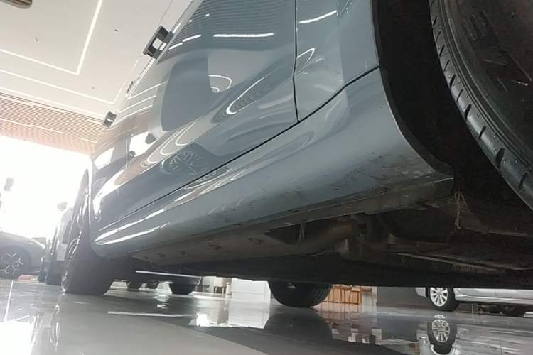 Used Hima AITO M5 2024 Extended-Range Max Rear-Wheel Drive Advanced Intelligent Driving Version Right Side Sill