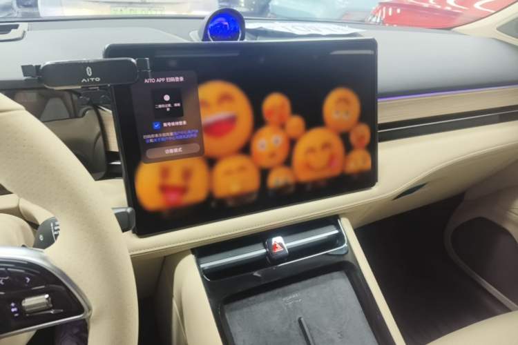 Used Hima AITO M5 2024 Extended-Range Max RS Four-Wheel Drive Advanced Intelligent Driving Version Audio And AC Panel
