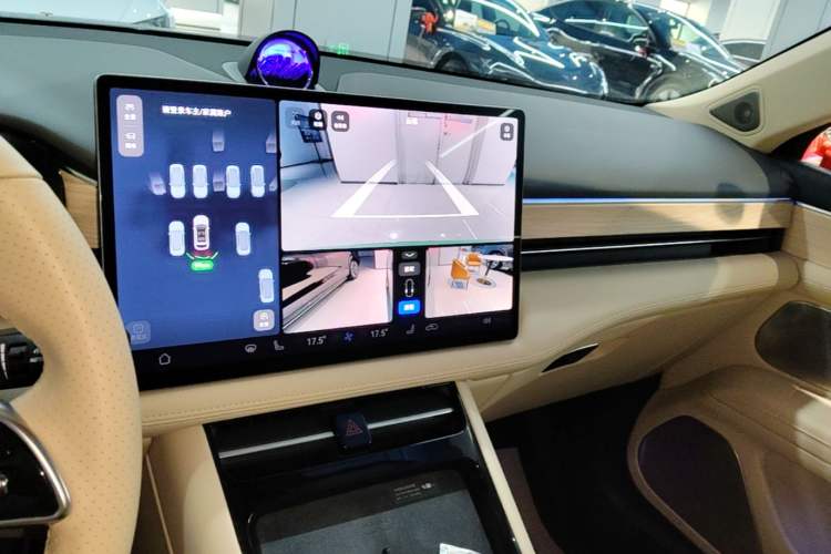 Used Hima AITO M5 2024 Extended-Range Max RS Four-Wheel Drive Advanced Intelligent Driving Version Audio And AC Panel