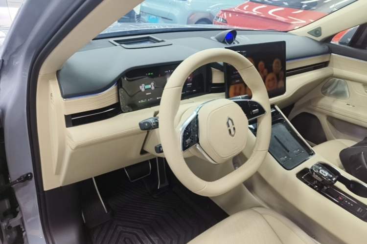 Used Hima AITO M5 2024 Extended-Range Max RS Four-Wheel Drive Advanced Intelligent Driving Version Center Console