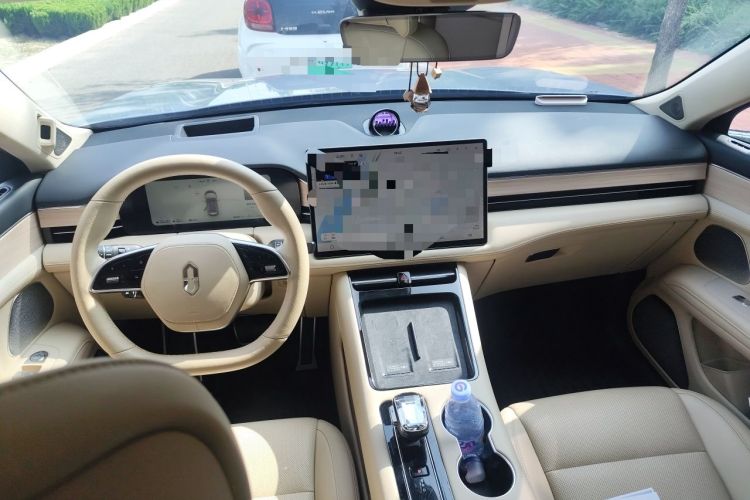Used Hima AITO M5 2024 Extended-Range Max RS Four-Wheel Drive Advanced Intelligent Driving Version Center Console