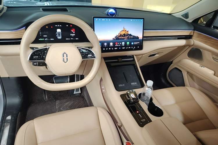 Used Hima AITO M5 2024 Extended-Range Max RS Four-Wheel Drive Advanced Intelligent Driving Version Center Console