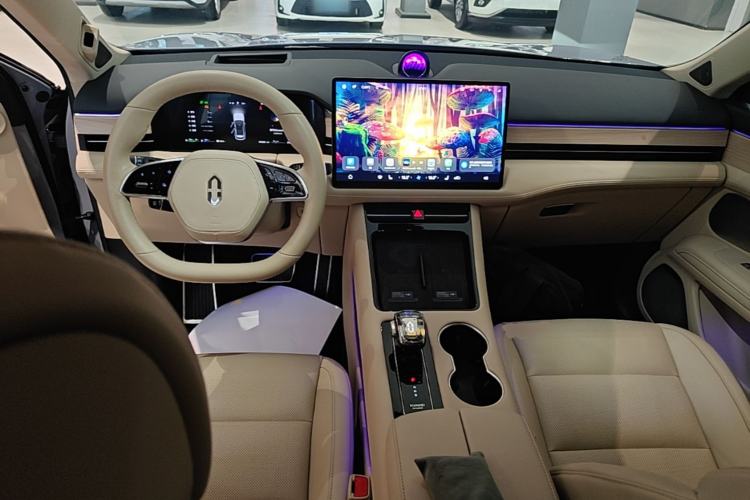Used Hima AITO M5 2024 Extended-Range Max RS Four-Wheel Drive Advanced Intelligent Driving Version Center Console