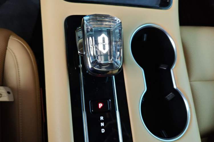 Used Hima AITO M5 2024 Extended-Range Max RS Four-Wheel Drive Advanced Intelligent Driving Version Gear Lever