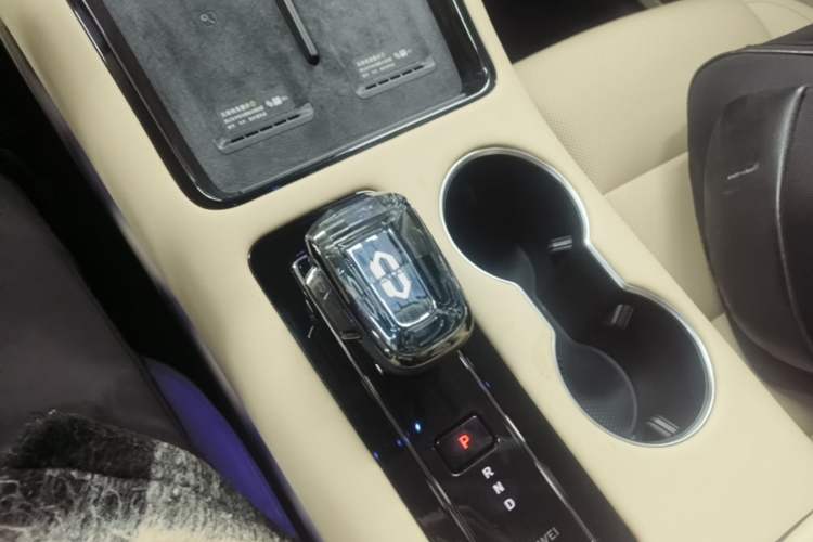 Used Hima AITO M5 2024 Extended-Range Max RS Four-Wheel Drive Advanced Intelligent Driving Version Gear Lever