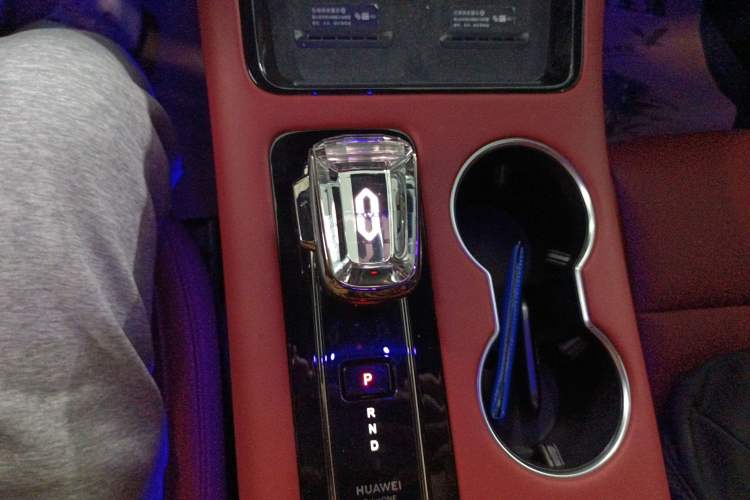 Used Hima AITO M5 2024 Extended-Range Max RS Four-Wheel Drive Advanced Intelligent Driving Version Gear Lever