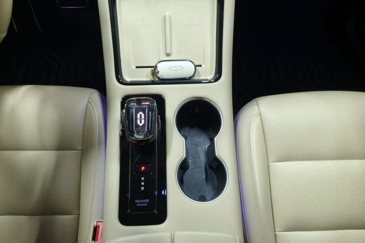 Used Hima AITO M5 2024 Extended-Range Max RS Four-Wheel Drive Advanced Intelligent Driving Version Gear Lever