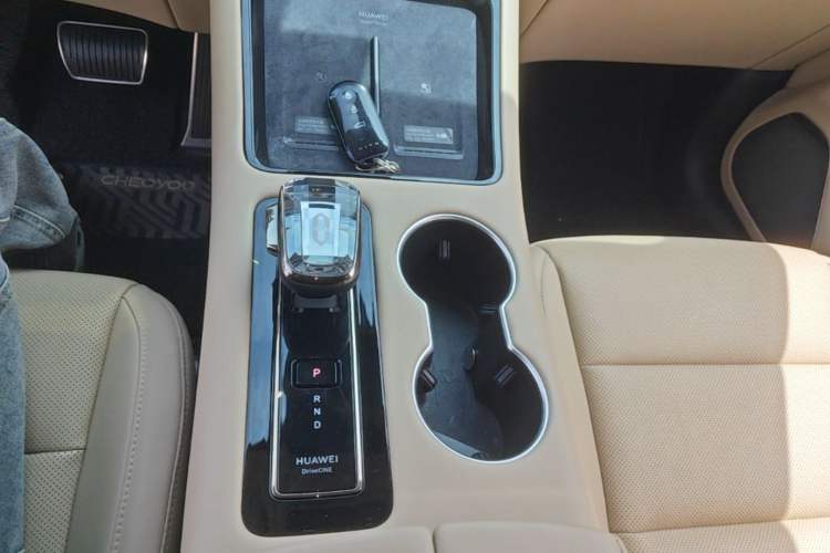 Used Hima AITO M5 2024 Extended-Range Max RS Four-Wheel Drive Advanced Intelligent Driving Version Gear Lever