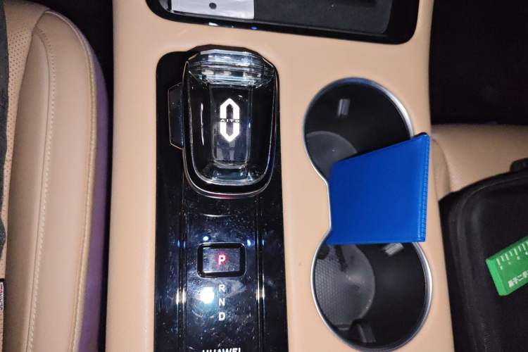 Used Hima AITO M5 2024 Extended-Range Max RS Four-Wheel Drive Advanced Intelligent Driving Version Gear Lever