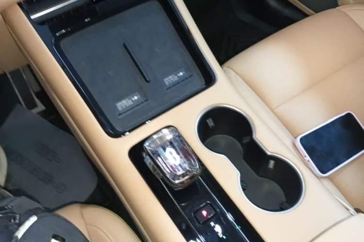 Used Hima AITO M5 2024 Extended-Range Max RS Four-Wheel Drive Advanced Intelligent Driving Version Gear Lever