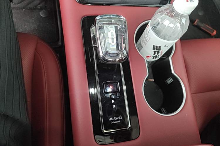 Used Hima AITO M5 2024 Extended-Range Max RS Four-Wheel Drive Advanced Intelligent Driving Version Gear Lever