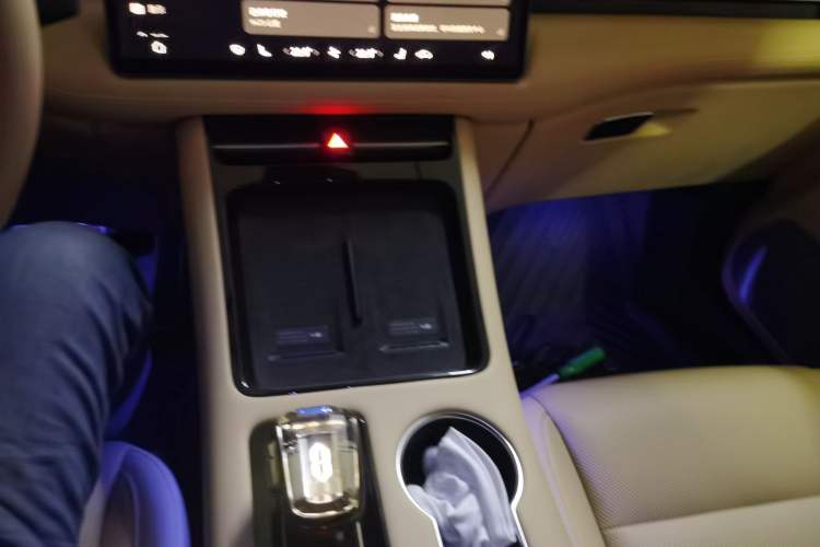 Used Hima AITO M5 2024 Extended-Range Max RS Four-Wheel Drive Advanced Intelligent Driving Version Gear Lever