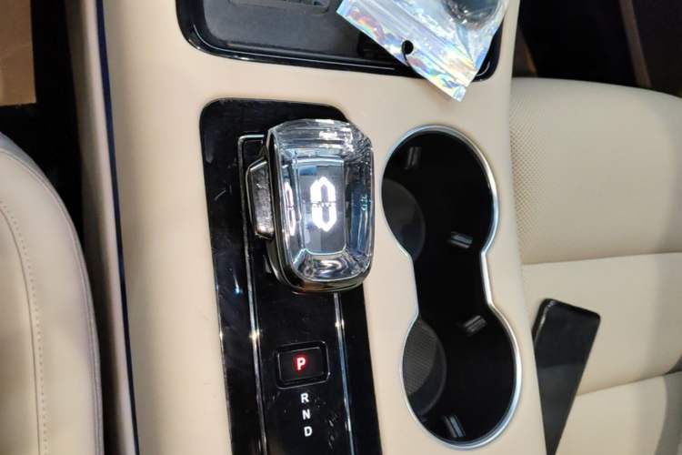 Used Hima AITO M5 2024 Extended-Range Max RS Four-Wheel Drive Advanced Intelligent Driving Version Gear Lever