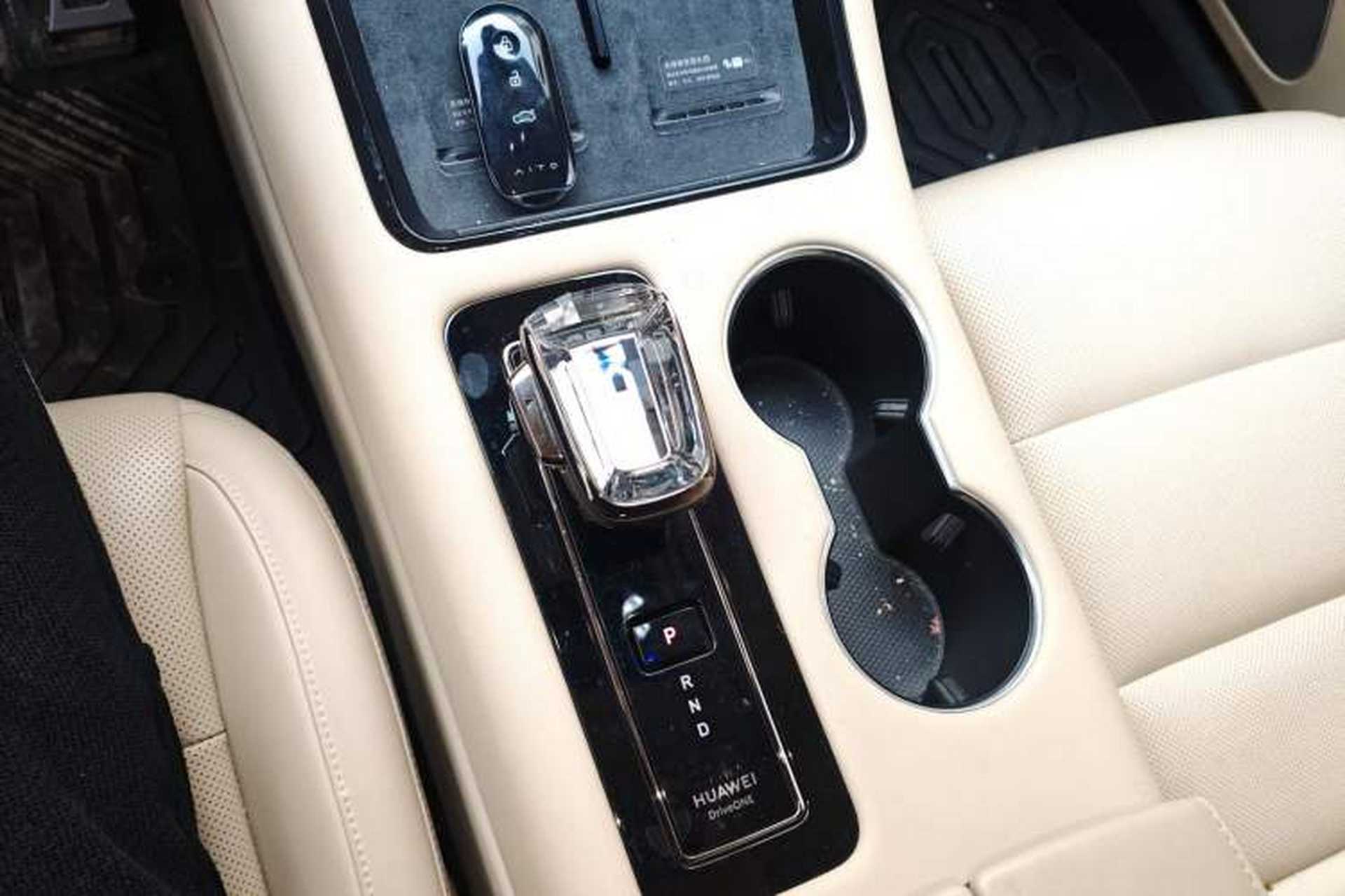 Used Hima AITO M5 2024 Extended-Range Max RS Four-Wheel Drive Advanced Intelligent Driving Version Gear Lever