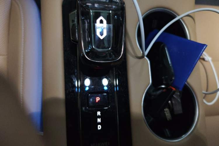 Used Hima AITO M5 2024 Extended-Range Max RS Four-Wheel Drive Advanced Intelligent Driving Version Gear Lever