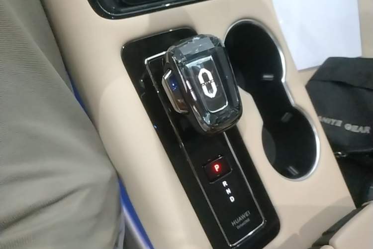 Used Hima AITO M5 2024 Extended-Range Max RS Four-Wheel Drive Advanced Intelligent Driving Version Gear Lever