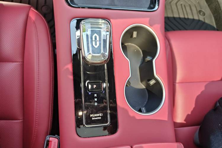 Used Hima AITO M5 2024 Extended-Range Max RS Four-Wheel Drive Advanced Intelligent Driving Version Gear Lever