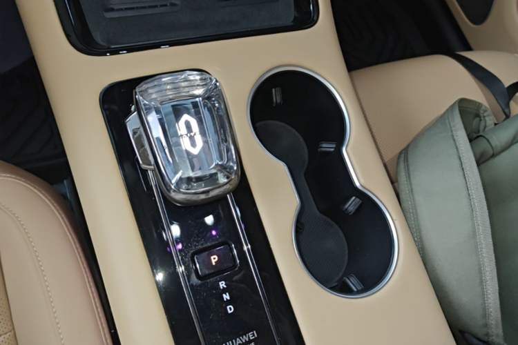 Used Hima AITO M5 2024 Extended-Range Max RS Four-Wheel Drive Advanced Intelligent Driving Version Gear Lever